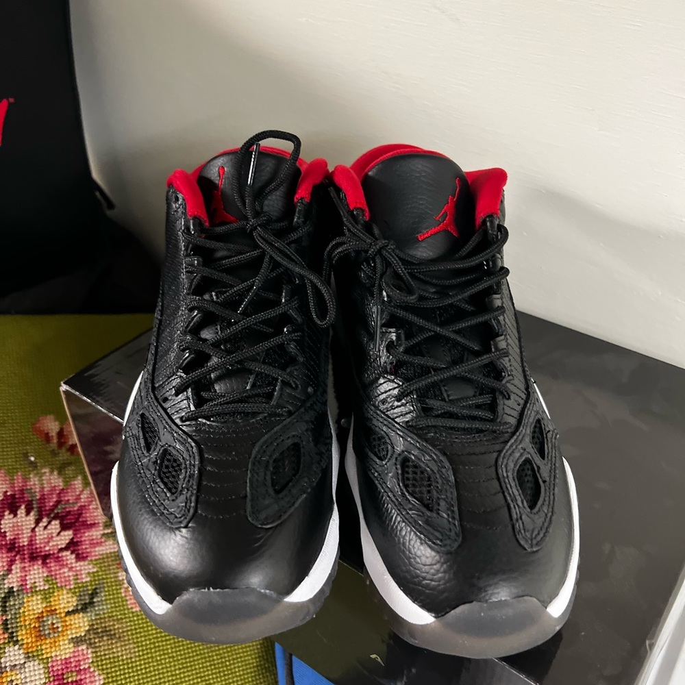 Air jordan 11 retro low 2011